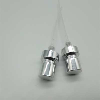 Delikates Duftmittel Silberfarbene Parfümpumpe Spray für faszinierende aromatische Erfahrungen